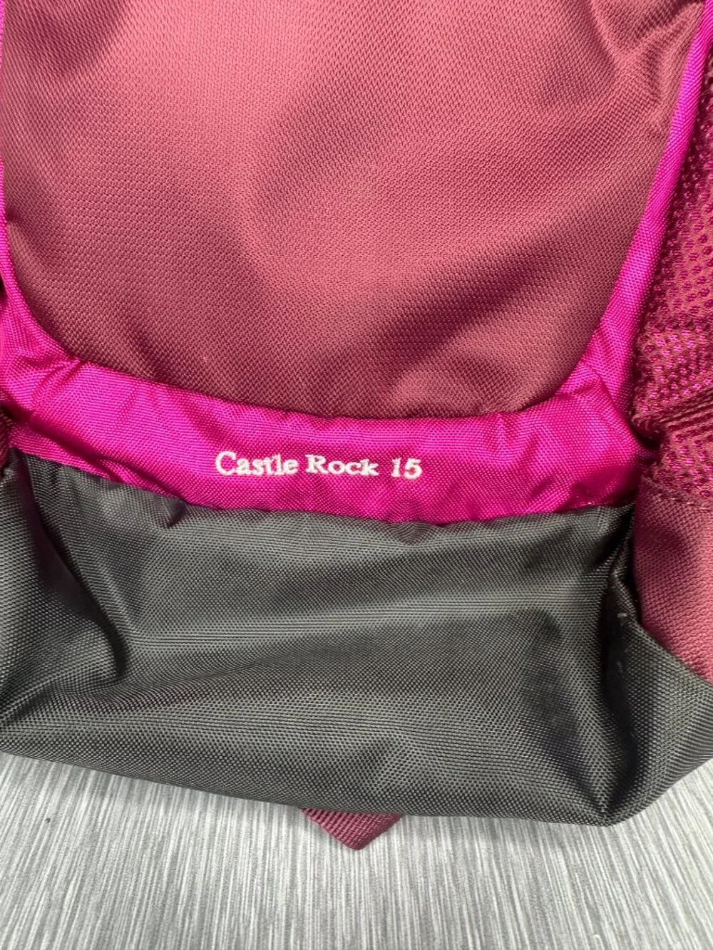 Columbia Castle Rock 15 Backpack Daypack Hiking Outdoor Pink Purple Burgundy